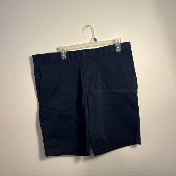 Tommy Hilfiger Shorts in Navy. Size 36. NWT. - Picture 2 of 4